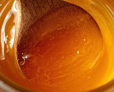 Drink Honey Water on an Empty Stomach – The Transformation Will Amaze You